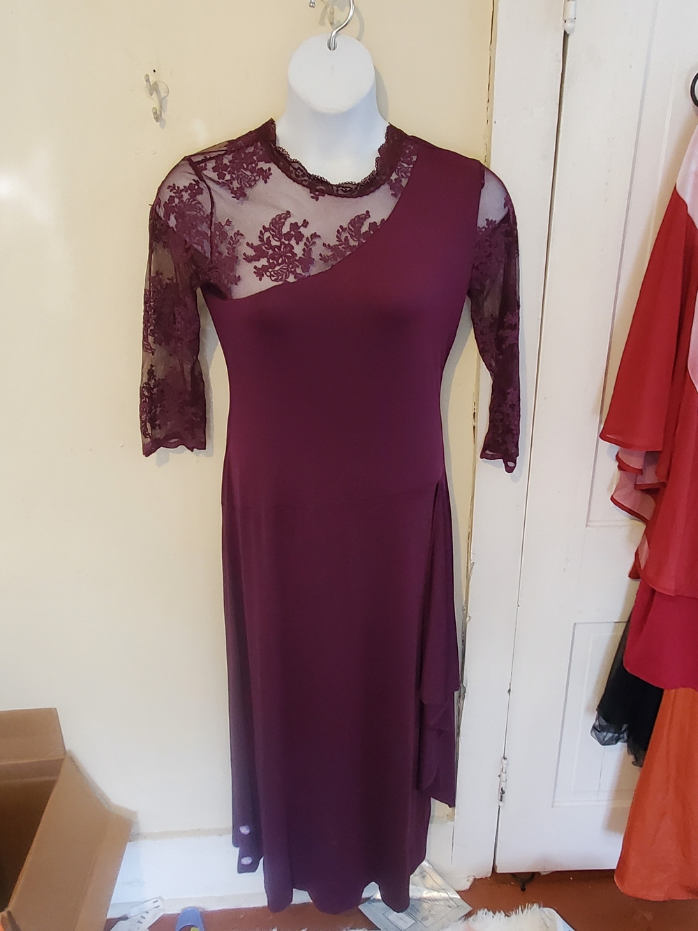 Elegant Plum Lace-Sleeve Women’s Dress